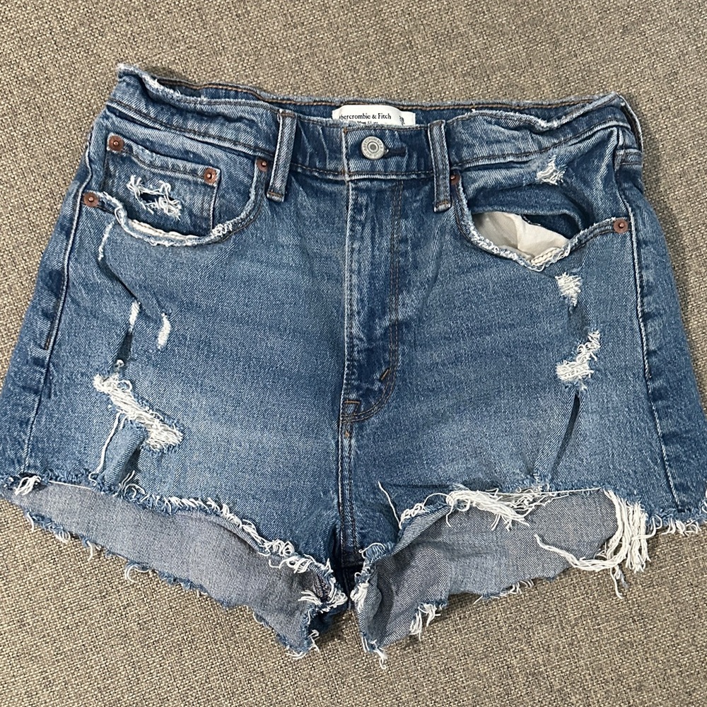 Abercrombie & Fitch The Mom Short High  Rise Curve Love